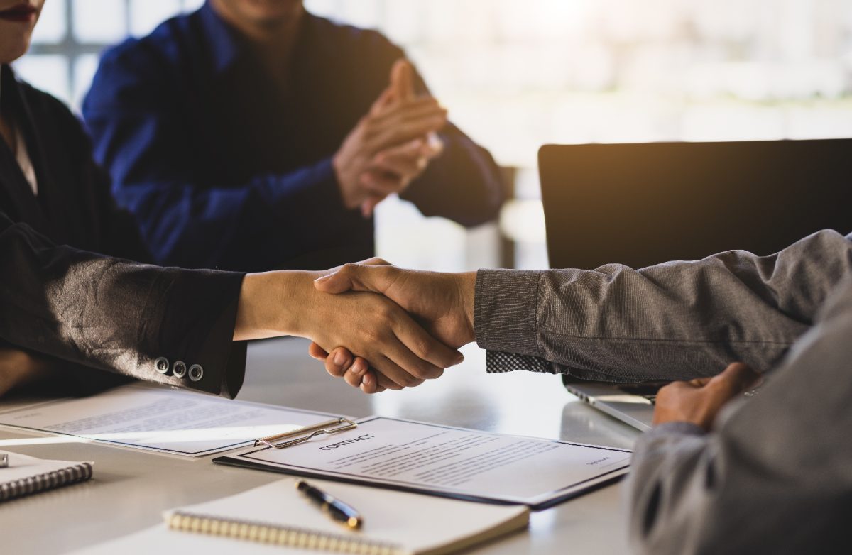 signatura d'un contracte d'assegurança de responsabilitat civil professional