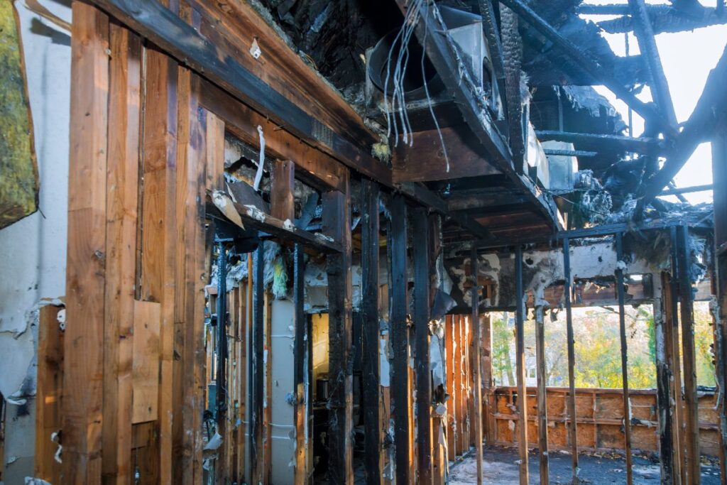 danys d'un incendi en un habitatge, reclamació del sinistre a l'asseguradora
