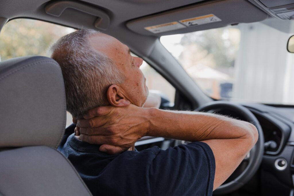 Lesions per accident de trànsit: home amb dolor cervical (barem 2026)
