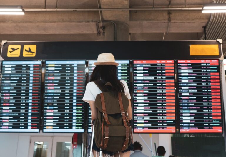 Viatgera a l'aeroport amb maleta: assegurança de viatge denegada