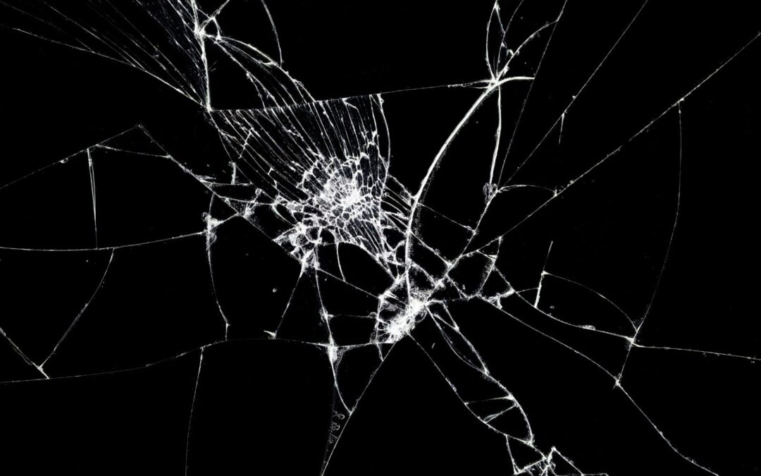 Trencament de vidres i sanitaris: què cobreix l’assegurança de la llar
